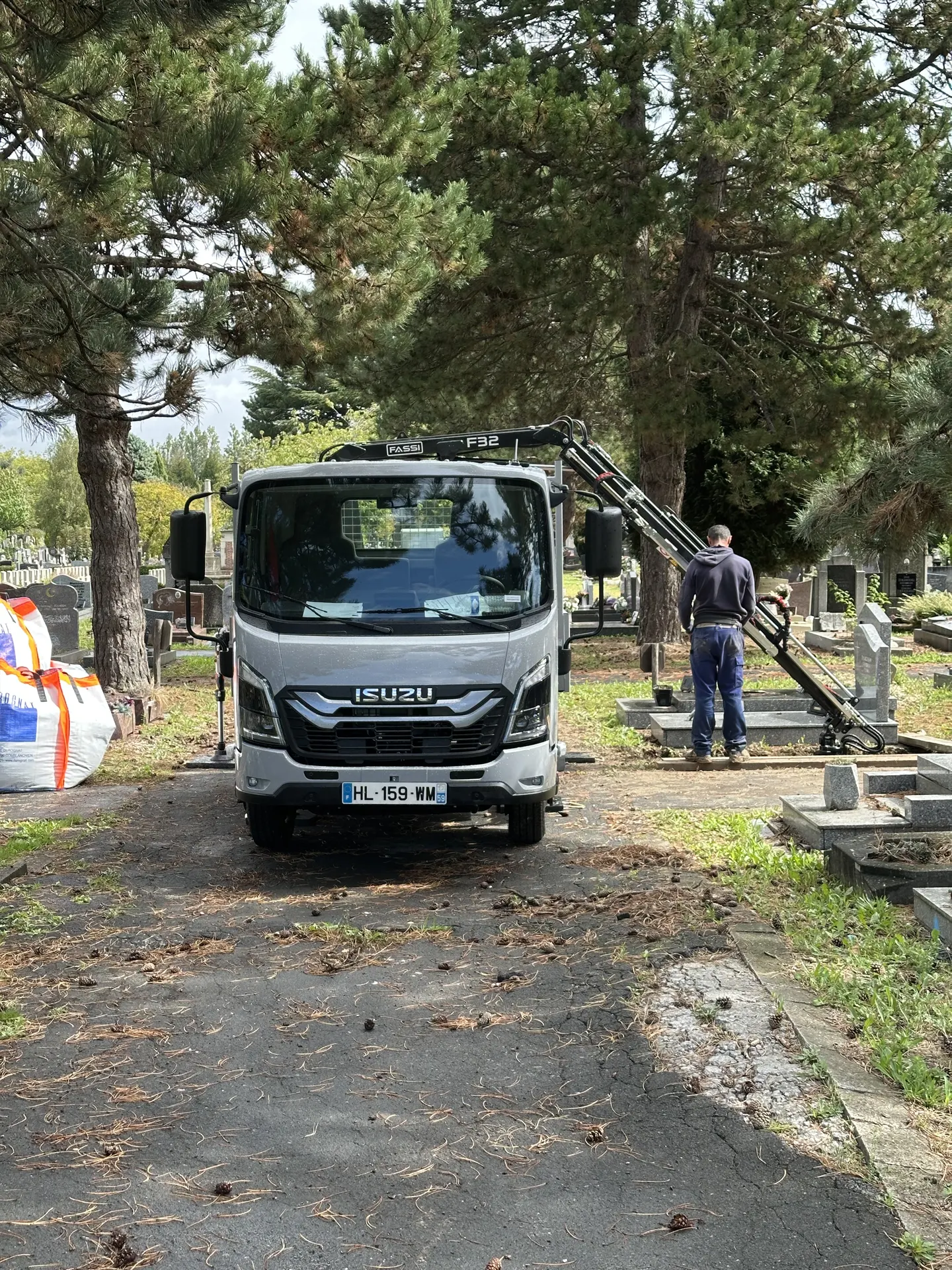 Restauration complète et nettoyage d'un caveau familial par l'équipe des établissements Buchet à Wavrin