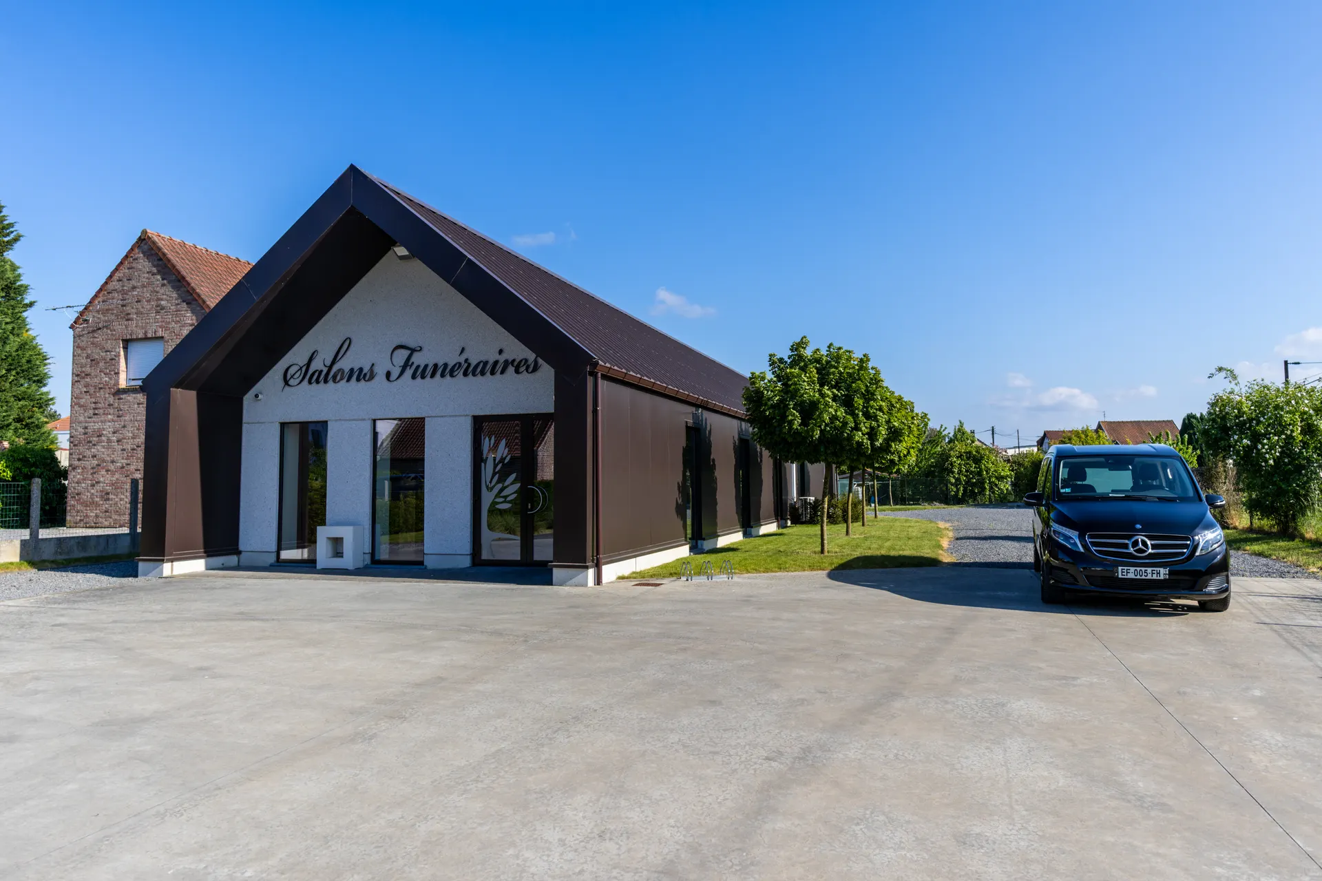 Accueil et remise d'un devis de marbrerie funéraire par la Maison Buchet à Wavrin